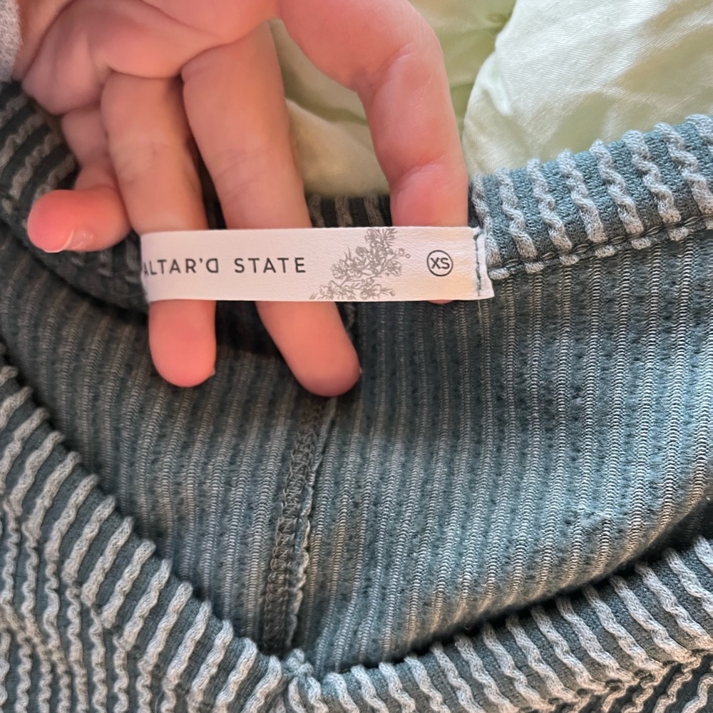 Altar’d State Crop Tee - Picture 3 of 4